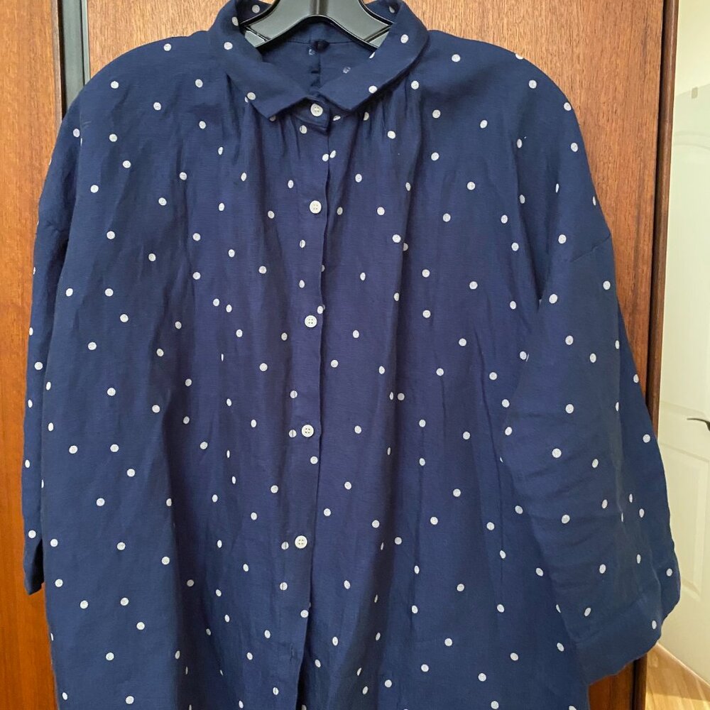 Nice Linen Blouse. Size Large. Navy/White polka dot. 3/4 Sleeves. Brand New.